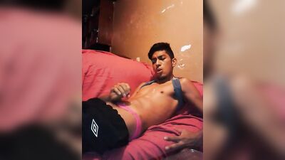 Gozando em casa: Big Cocks Handjob Latino - A Latin Home Pleasure