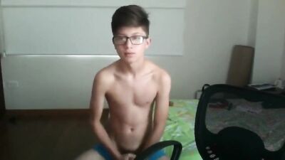 Masturbating Glasses Boy: Gay Porn Video
