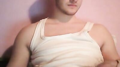 Young Romanian Solo Cam Heats Up Web-Cam!