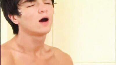 Raw Bareback Kitchen Sex: Action Cum Shots!