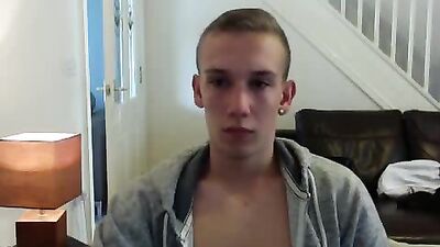 Brawny Twink Web-Cam Amateur Solo - The Ultimate Gay Porn Experience!