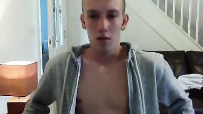 Brawny Twink Web-Cam Amateur Solo - The Ultimate Gay Porn Experience!