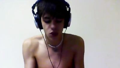 Amateur Web Cam Twink: The Ultimate Solo Experience