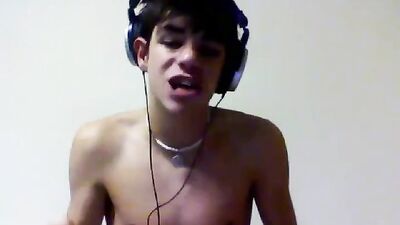 Amateur Web Cam Twink: The Ultimate Solo Experience