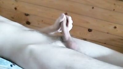 Hands-Free Cumshot Delight: Amateur Fun with No Hands