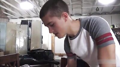 Young Twinks in Threesome: Action-Packed Bareback Group Sex!