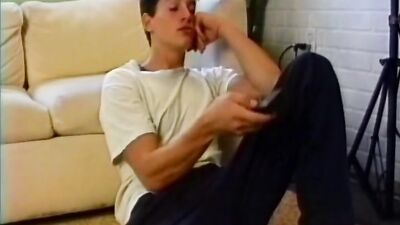 Simons Vintage Solo Adventures: Home Alone with Simon!