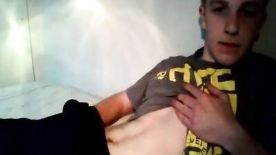 Gay Porn Masterbating Hunk: Hardcore Gay Men in Action!