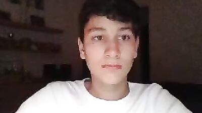 White shirt cutie: Amateur Gay Porn Video!