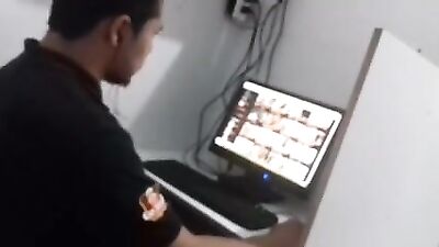 Straight Boys Go Gay: Masturbate in Front of the Computer!