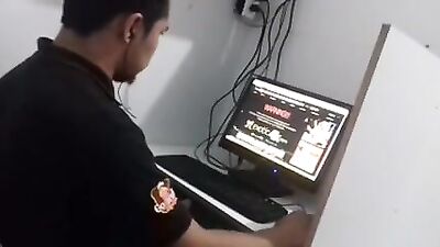 Straight Boys Go Gay: Masturbate in Front of the Computer!