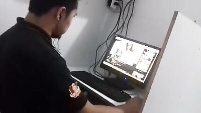 Straight Boys Go Gay: Masturbate in Front of the Computer!