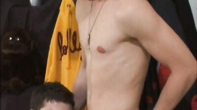 Five Hot Boys Get It On in Group Sex: Bareback Action