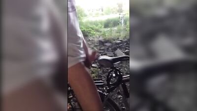 Cumming on My Bike: Amature Cum Shots Fun!