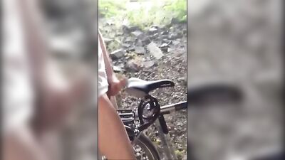 Cumming on My Bike: Amature Cum Shots Fun!