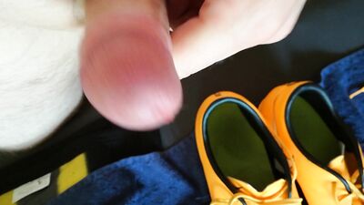 Playin again with my littl Bro´s Soccersneaks