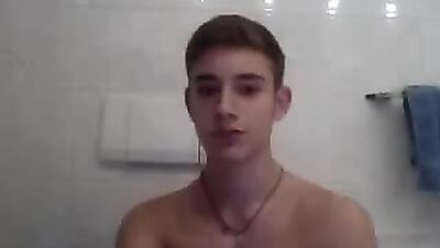 Beats His Meat - Amateur Solo Web-Cam : An Intense Journey to Gay Porn Heaven!