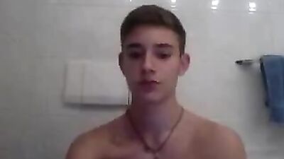 Beats His Meat - Amateur Solo Web-Cam : An Intense Journey to Gay Porn Heaven!