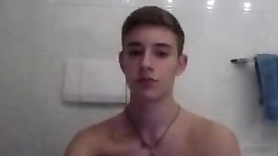 Beats His Meat - Amateur Solo Web-Cam : An Intense Journey to Gay Porn Heaven!