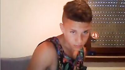 Buff Twink Web-Cam Amature Solo: Exploring the Wild Side!