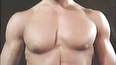 Body Builders Amateur Solo: Unleashing His Muscular Power!