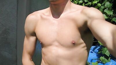 Jerking off for great shots: Solo Cumming