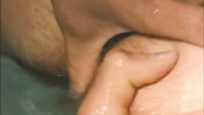 Bareback Sex in the Swimming Pool: Action Cum Shots!