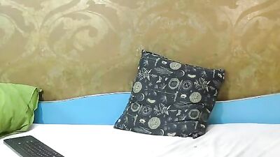 Exploring Romanian Beauty: Shy Webcam Masturbator Reveals All!