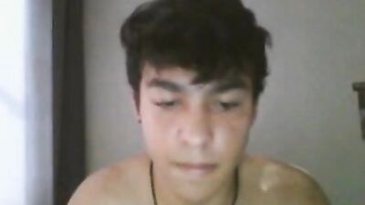 Latino Amateur Cutie Enjoying His Own Time - Garoto dotado gozando