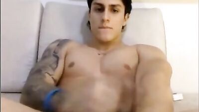 Colombian Cutie Cums On Cam in Hot Amateur Porn