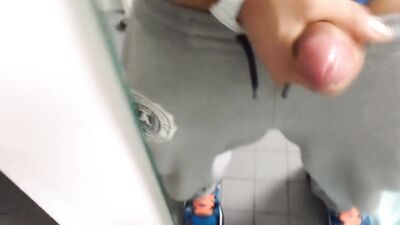 Gay Porn Amateurs Cumming in Handjobs!