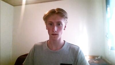 Finning solo bliss: Amateur handjob delight