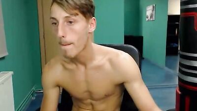 Euro Twink Muscle God: Biceps Pumping Show!