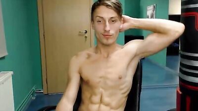 Euro Twink Muscle God: Biceps Pumping Show!