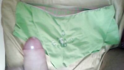 Qui Cums? - The Ultimate Handjob & Solo Showdown!