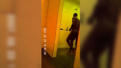 Black guys showering (hidd*en camera)