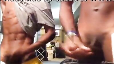 Garotos exitados na punheta