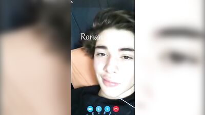 Gay Webcam Amateur Solo: Cute Ronans Steamy Show!