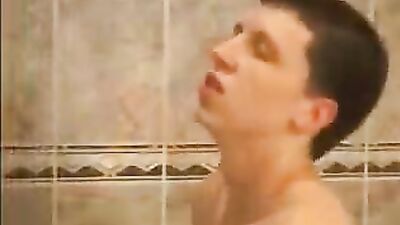 Gay Bareback Action in the Bathtub - Fucking with Precision!
