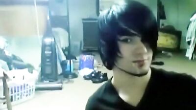 Emo gets nice facial