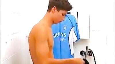 (Twink Solo Bath: A Hot Gay Porn Video with Twinks and Bubble Baths)