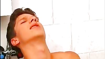 (Twink Solo Bath: A Hot Gay Porn Video with Twinks and Bubble Baths)