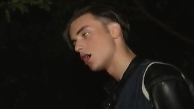 Gay Twinks Night Cruising - Bareback Cum Eating in Public Garden