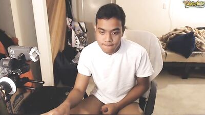 Gay4Play - Codechan : Straight Guy Explores Gay World (38 chars)