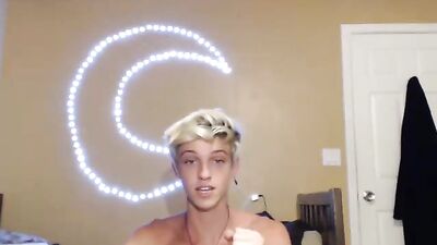 Hot Camboy Action Handjob Web-Cam: Big Cocks and Bigger Orgasms!