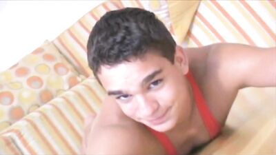 Red Hot Wrestler Cumshot: Sexy Solo Boy in Singlet