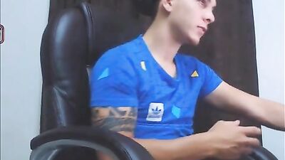 Dominickhottcumtakesonamuscularguyinthishotgaypornvideo