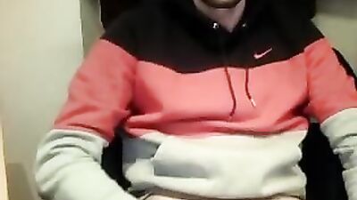 Italian Cutie Gets Naughty on Webcam! - Gay Porn Videos