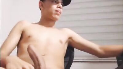 Jhonkleycums Raw Desire - A Gay XXX Parody of The Hunger Games