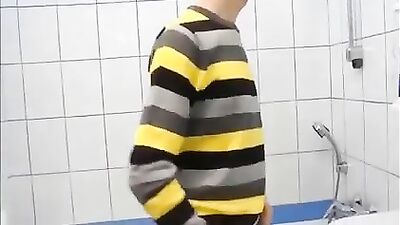 Brian555 Bath Wank & Stroke: A Gay Porn Fantasy with Hot Men and Steamy Action!